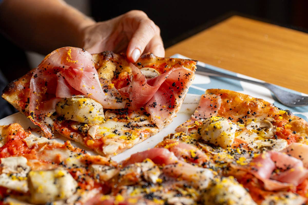 La pizza tonda romana incontra la contemporanea napoletana da Fornace Stella & Muscas