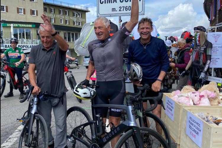 Da sinisra Gustav Thoni e Francesco Moser Gustav Thöni e Francesco Moser, scalano lo Stelvio in bici