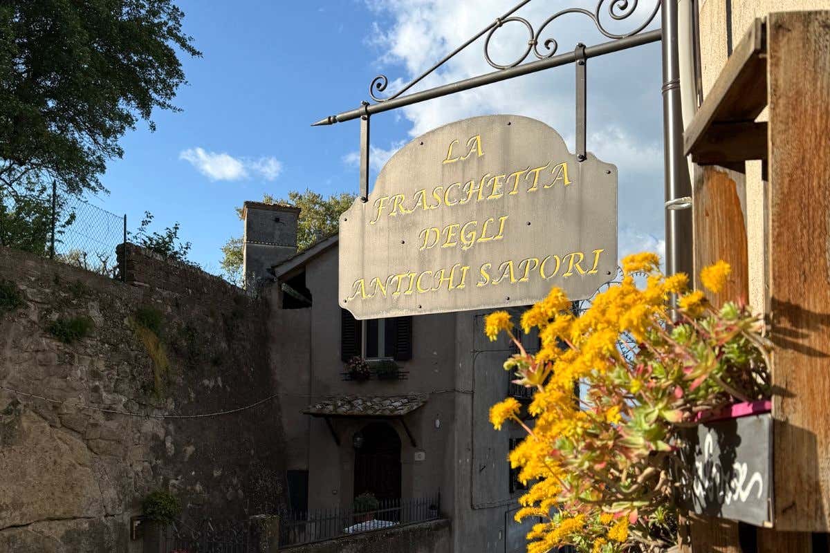 La Fraschetta degli Antichi Sapori, ristorante di cucina tipica scavato nella roccia La Fraschetta degli Antichi Sapori, ristorante di cucina tipica scavato nella roccia