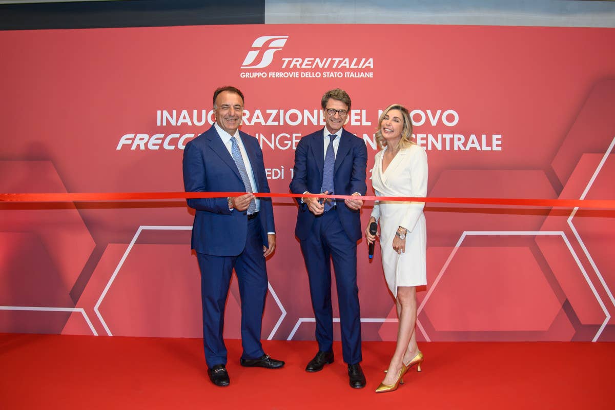 Trenitalia inaugura il nuovo FRECCIALounge a Milano Centrale: ecco che cos'è