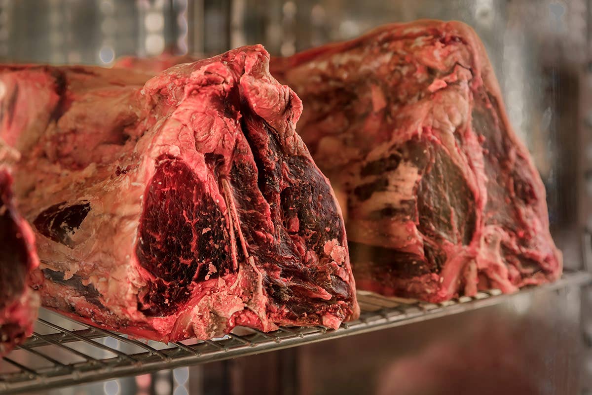 Carne: i segreti per sceglierla, cuocerla, salarla e ordinarla