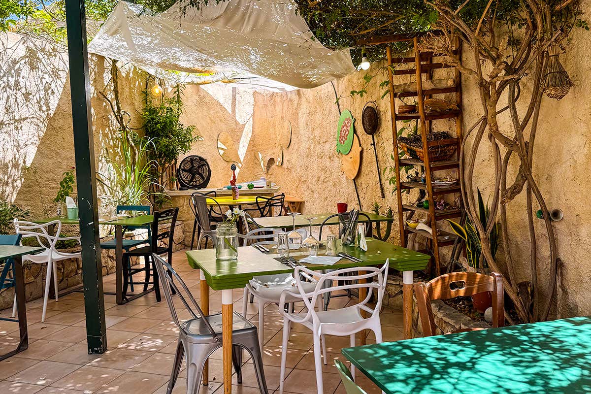 Carmelo Chiaramonte e l’eleganza assoluta dell’informalità di un’osteria rituale Carmelo Chiaramonte e l’eleganza assoluta dell’informalità di un’osteria rituale