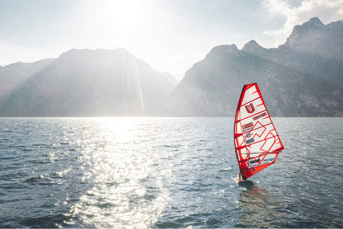 Wind surf sul lago di Garda al Pwa World Tour Garda Trentino la stagione sportiva è ai blocchi di partenza