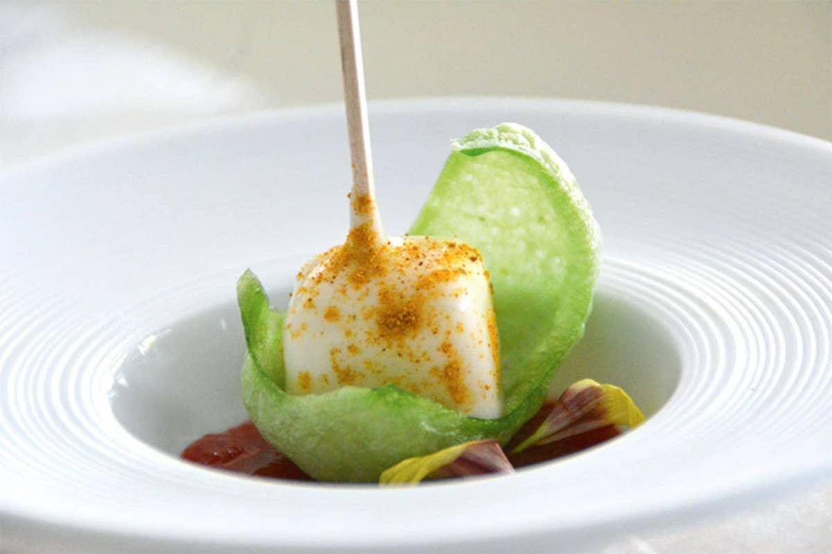 Gelato di provola con crema di rape e chips di riso e peperone verde