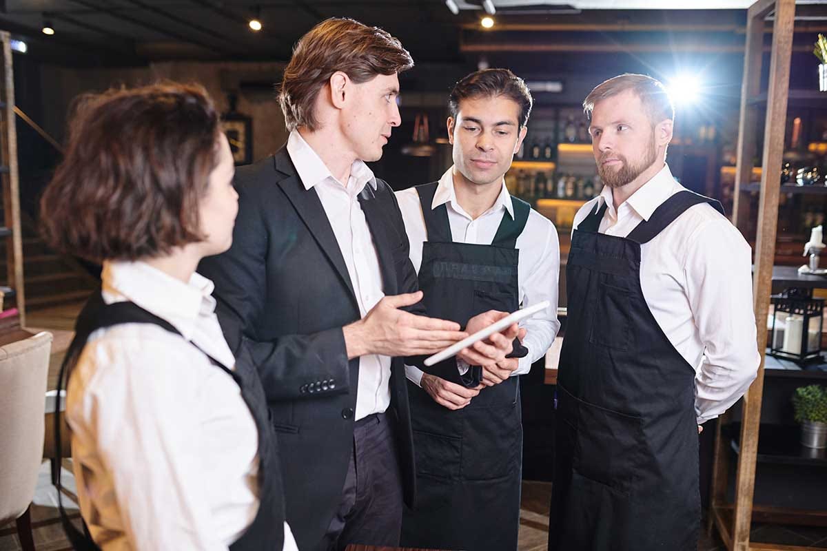 La gestione di un ristorante è sempre più un lavoro di squadra Il ristorante cambia identità: orari, posizione, offerta e lavoro di squadra per il successo