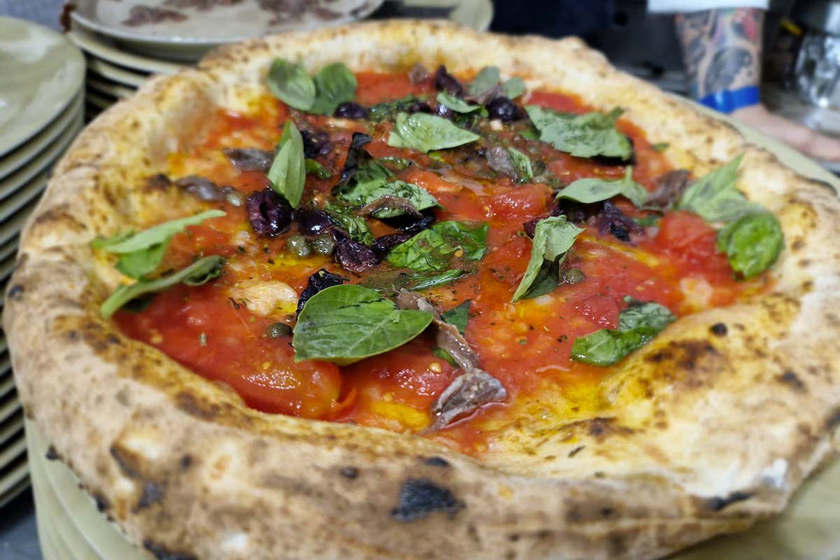 Pomodoro Cesarino, varietà salvata dall’oblio: nasce la Pizza Cesarina