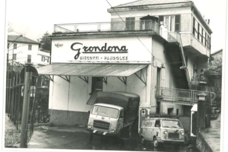 Il Biscottificio Grondona in una cartolina storica Lo storico Biscottificio Grondona entra nel club de Les Henokiens