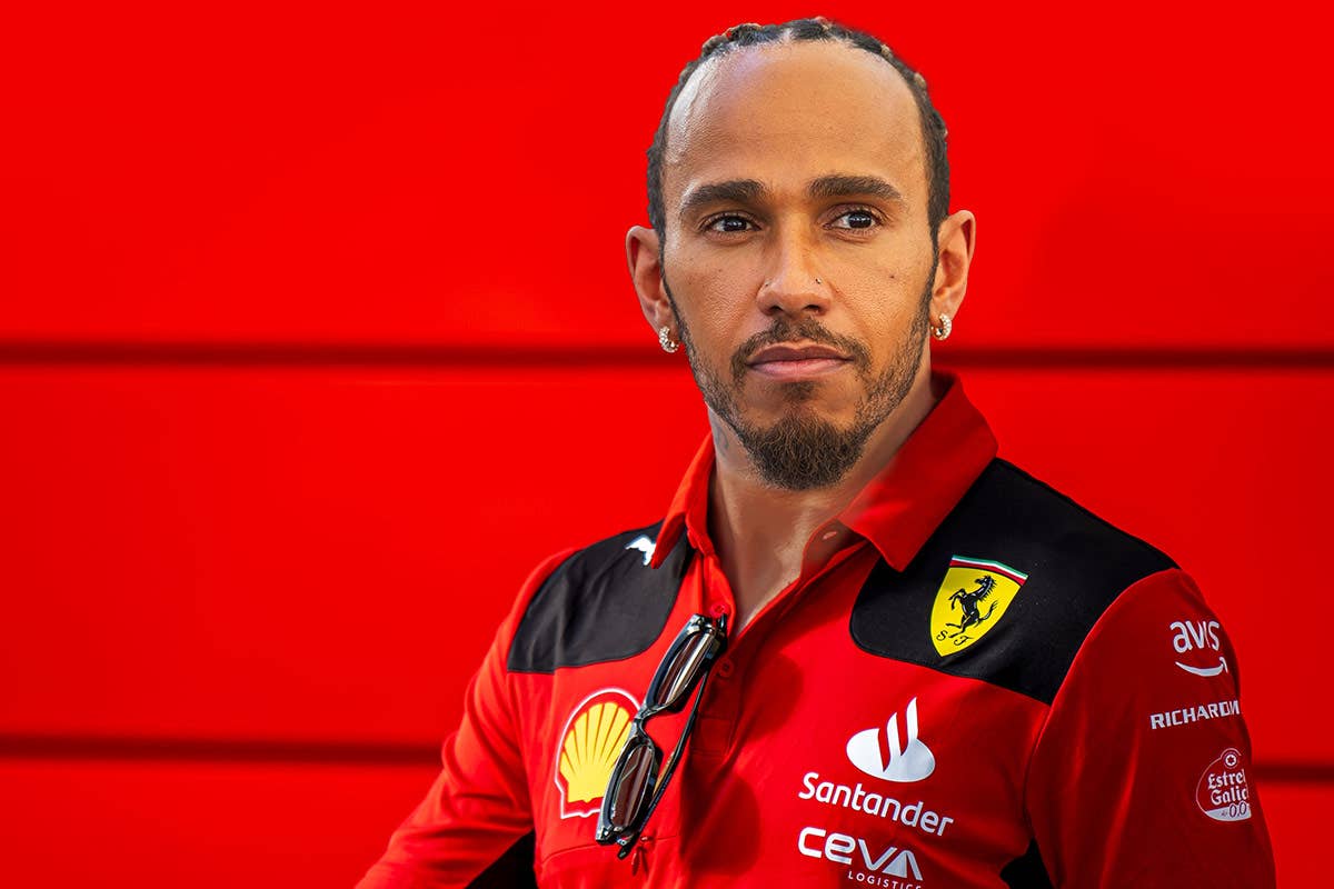 Hamilton in Ferrari con il suo Neat Burger a Milano: Lewis conquista l'Italia?