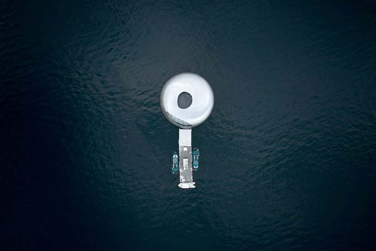 Il ristorante galleggiante nel fiordo di Hardanger che sembra un occhio di salmone Il ristorante galleggiante nel fiordo di Hardanger che sembra un occhio di salmone