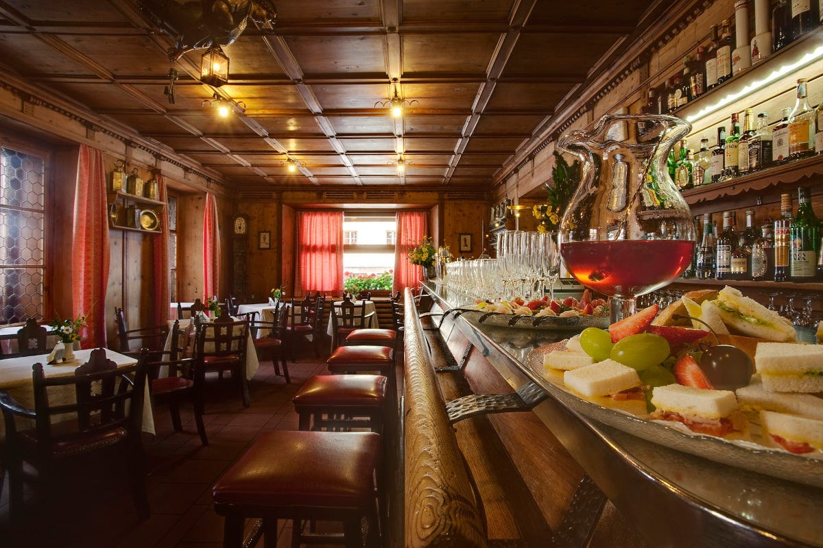 Il bar dell'Hotel de la poste di Cortina Degustazione di Corti: all’Hotel de la Poste la preview di Cortinametraggio