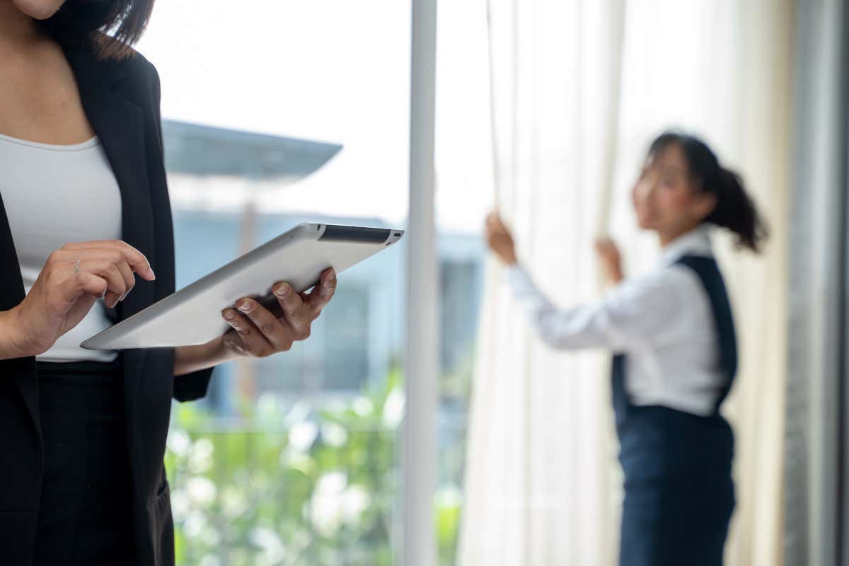 Housekeeping in hotel, il reparto invisibile che decide l’esperienza dell’ospite Housekeeping in hotel, il reparto invisibile che decide l’esperienza dell’ospite
