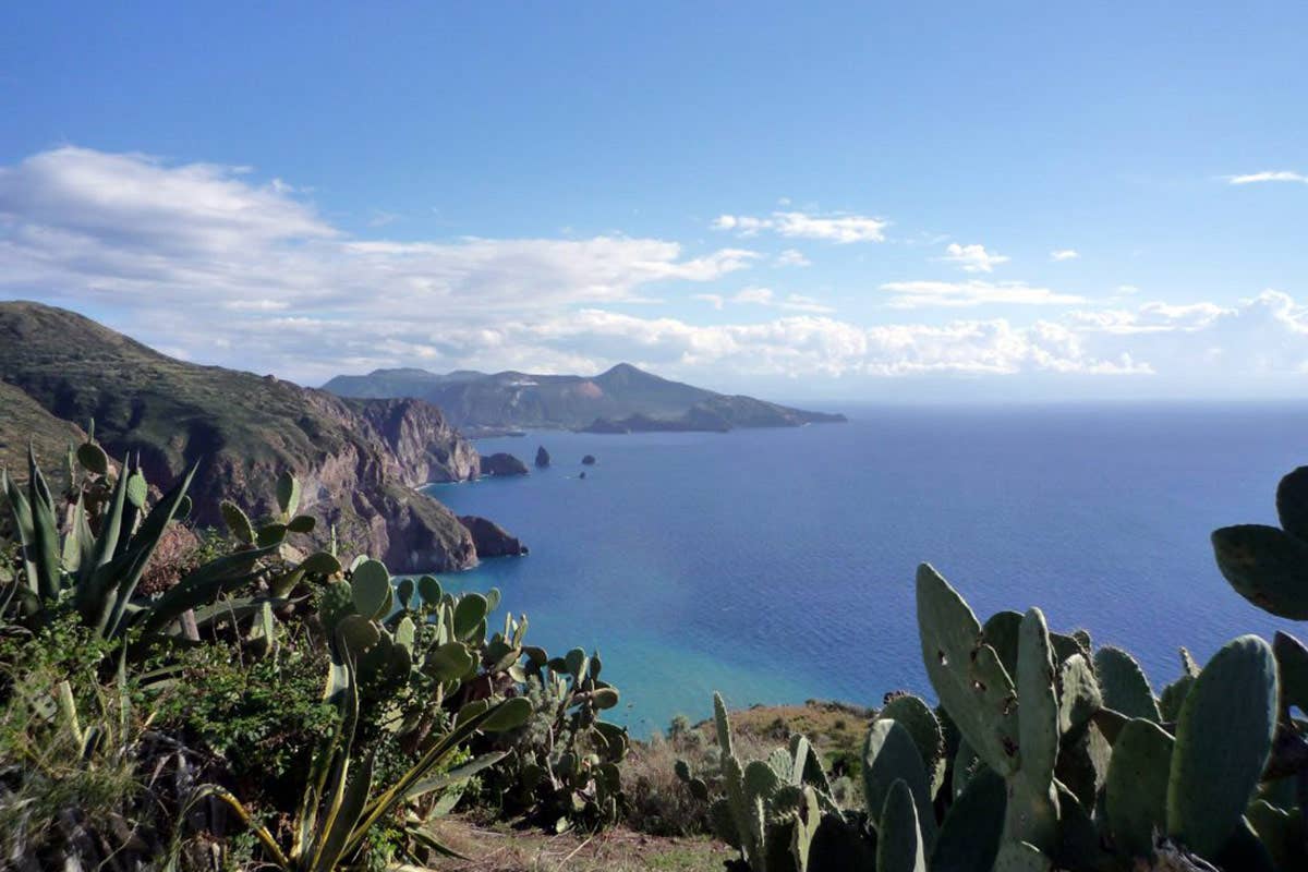 Con il Caicco Pallas da Tropea alla scoperta delle Isole Eolie