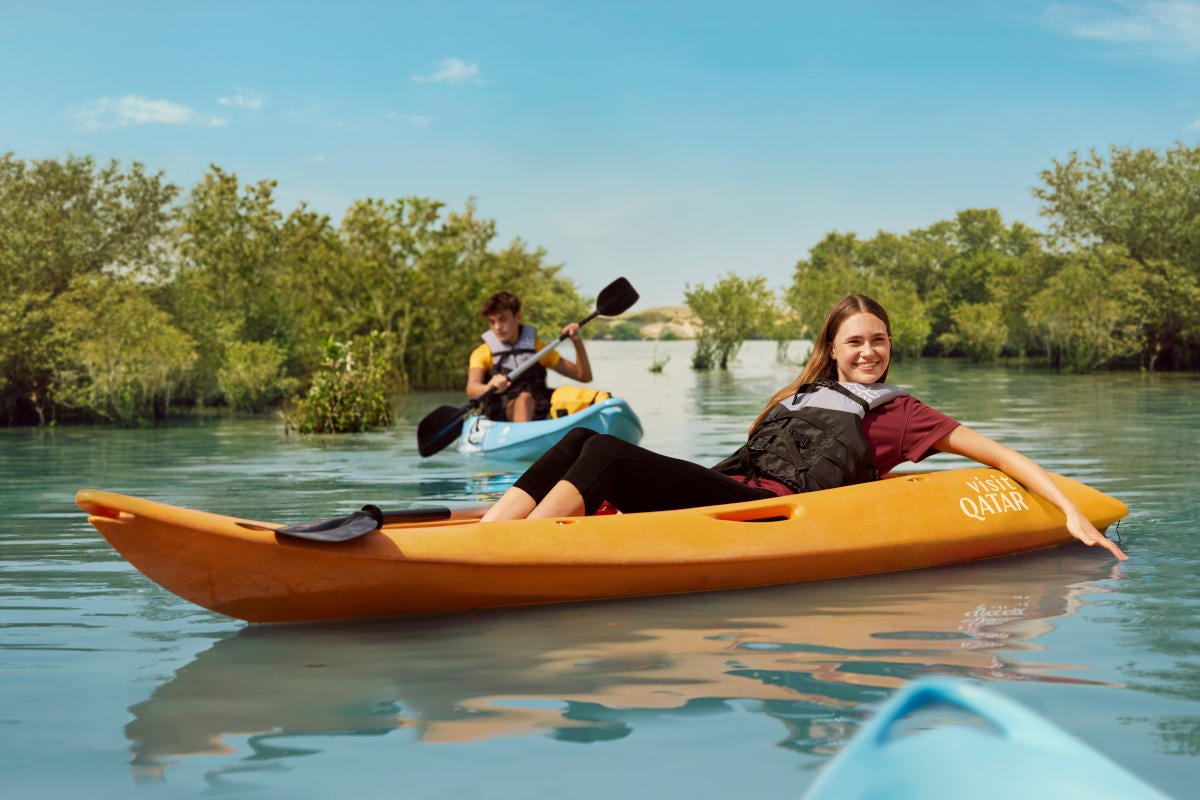 In Qatar è possibile fare un viaggio in kayak tra le mangrovie Qatar un paese da scoprire in famiglia. Ecco cosa fare