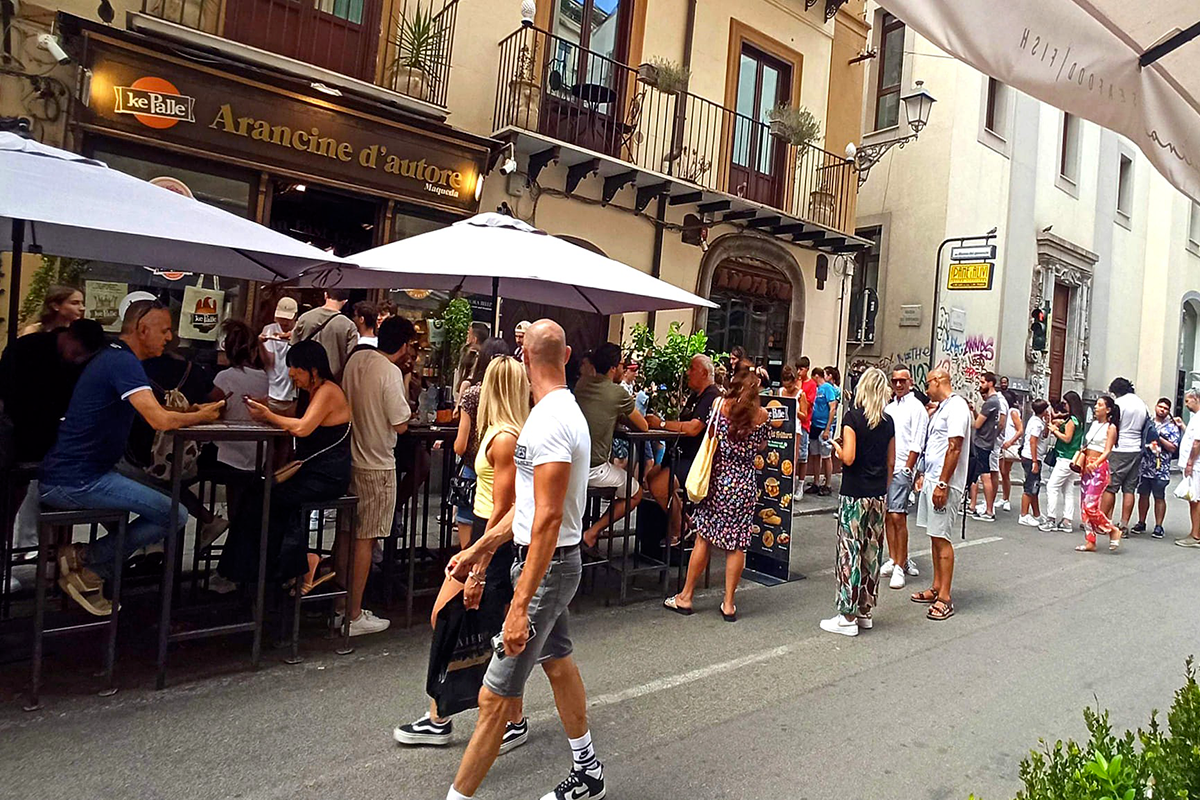 Il salto di qualità dell’arancina palermitana: KePalle la chiama “risotto da passeggio”