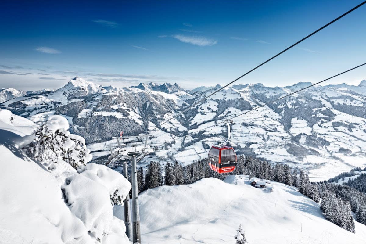 La spettacolare cornice di Kitzbuhel Ecco dove godersi la prima neve (con sconti) su Alpi e Dolomiti