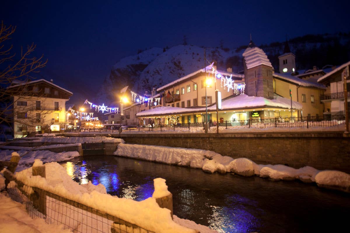 La Thuile in Patois significa losa: la tipica pietra piatta che caratterizza i tetti valdostani e che è tipica delle regioni del Monte Bianco La Thuile svela il lato wild del Monte Bianco