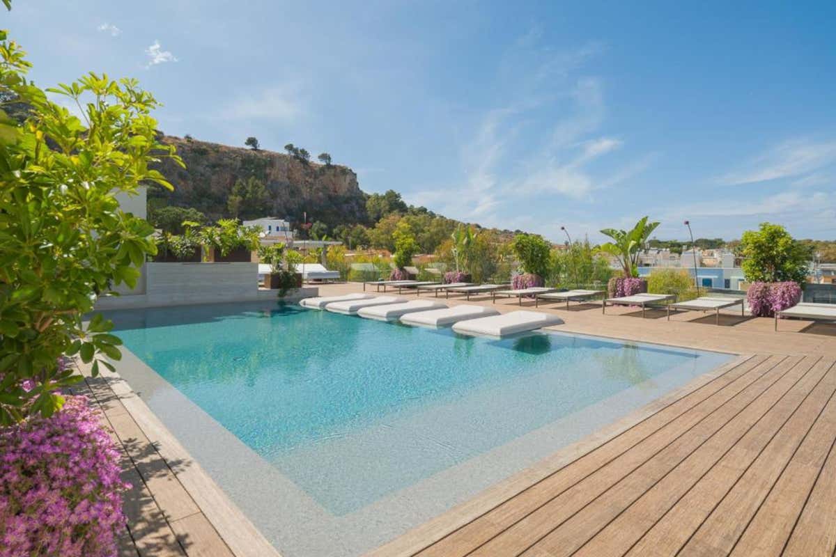 «Volevo tornare a guardare il mare»: La Mantia riparte da Agape a San Vito Lo Capo «Volevo tornare a guardare il mare»: La Mantia riparte da Agape a San Vito Lo Capo