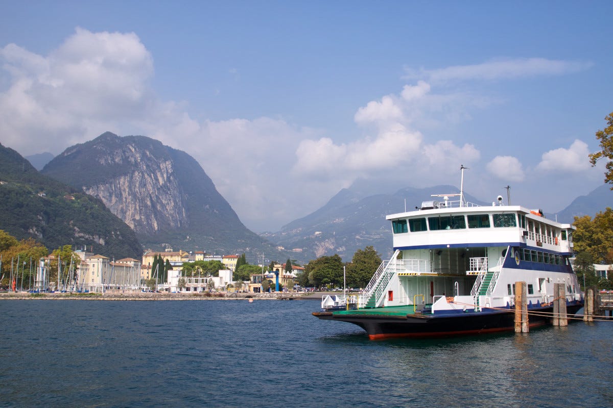 Lago di Garda Estate 2022, vacanze in Lombardia: il Lago di Garda è sold out