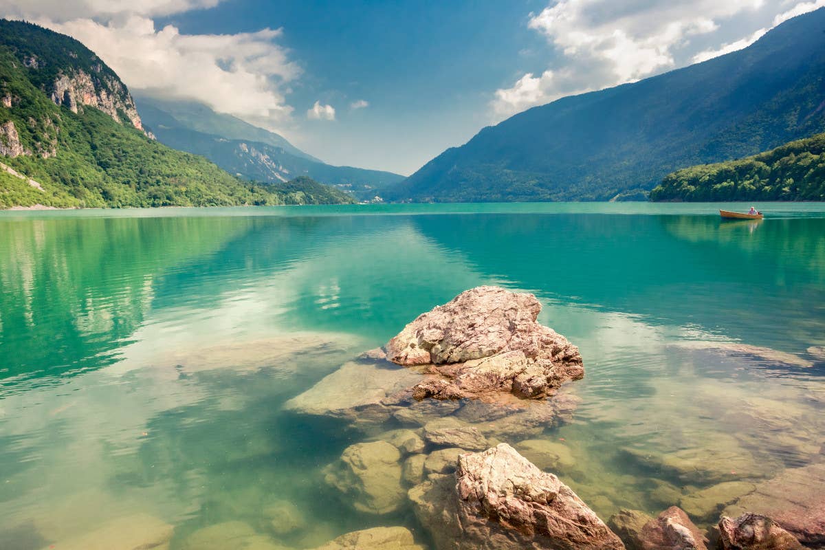 Cinque laghi alpini da non perdere per sfuggire nel weekend al caldo estivo