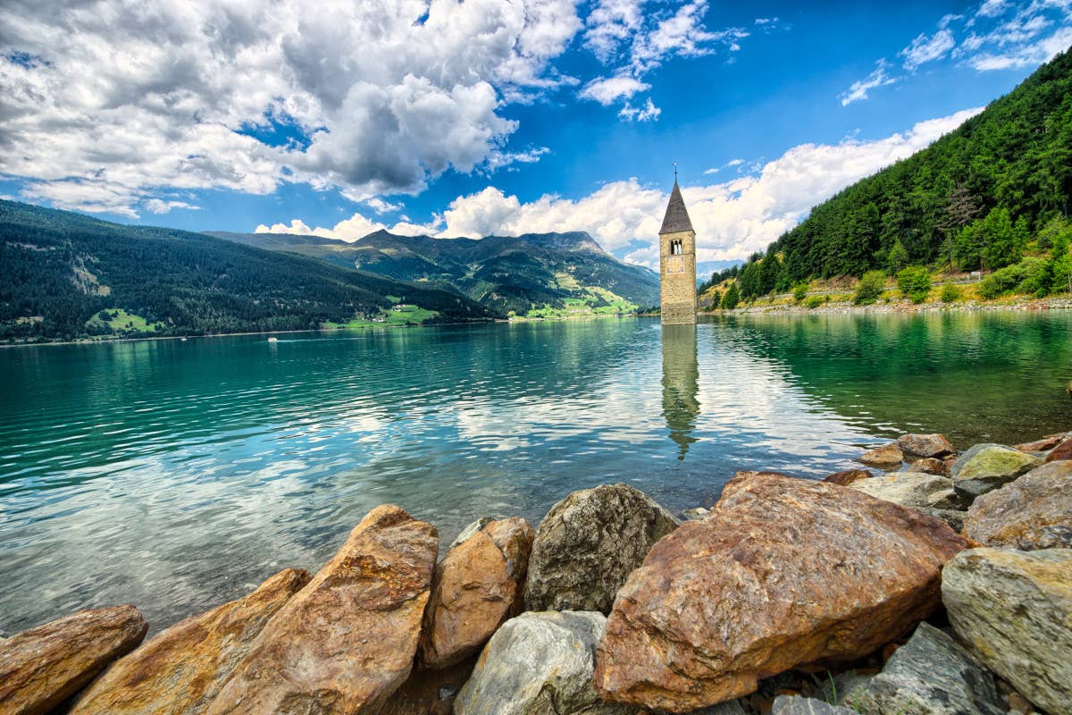 Cinque laghi alpini da non perdere per sfuggire nel weekend al caldo estivo