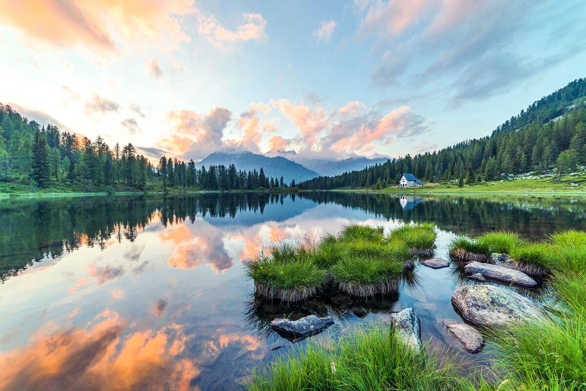 Cinque laghi alpini da non perdere per sfuggire nel weekend al caldo estivo