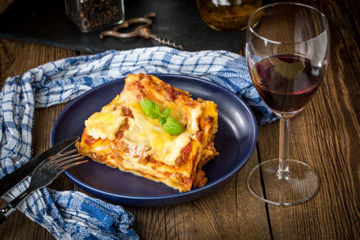 Con le Lasagne vino bianco o rosso? Decanter le elogia e dice cosa abbinare