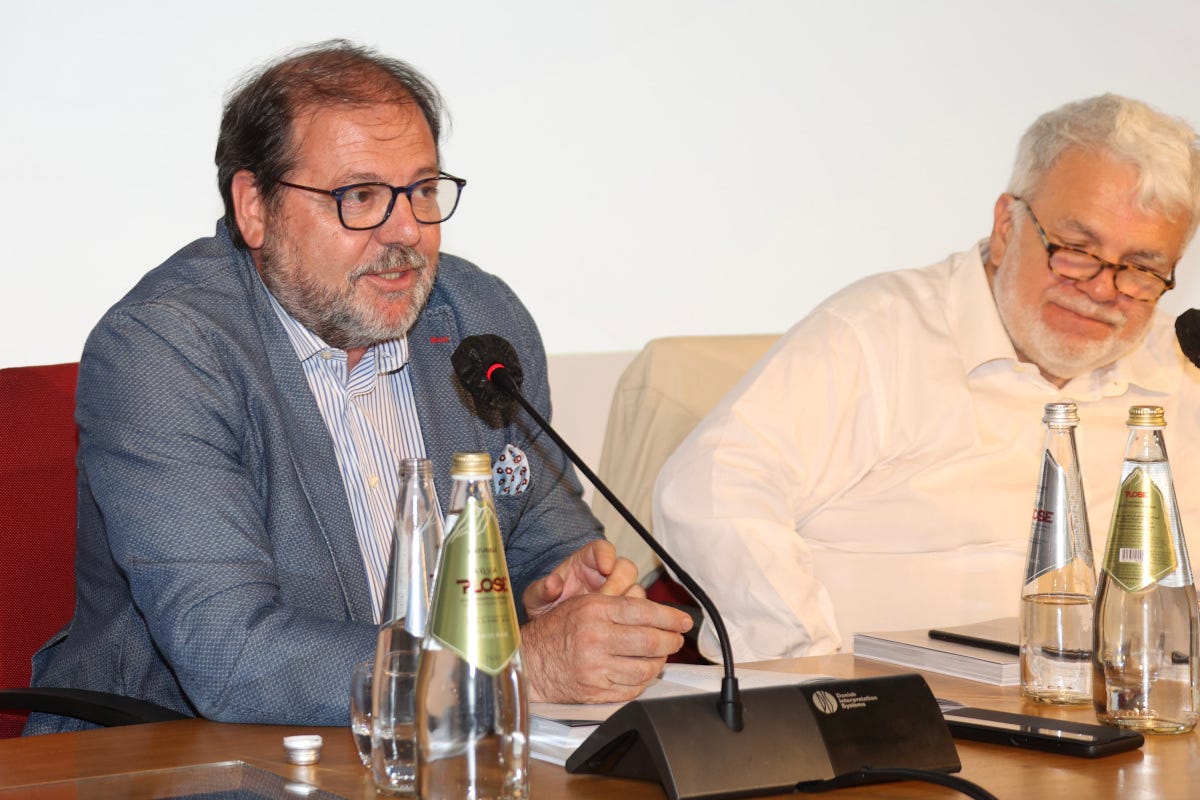 Da sinistra Elio Ghisalberti e Roberto Perrone (foto Andrea Cherchi)  Guida Le Soste 2022: per i 40 anni ecco 14 nuovi ristoranti di alta cucina