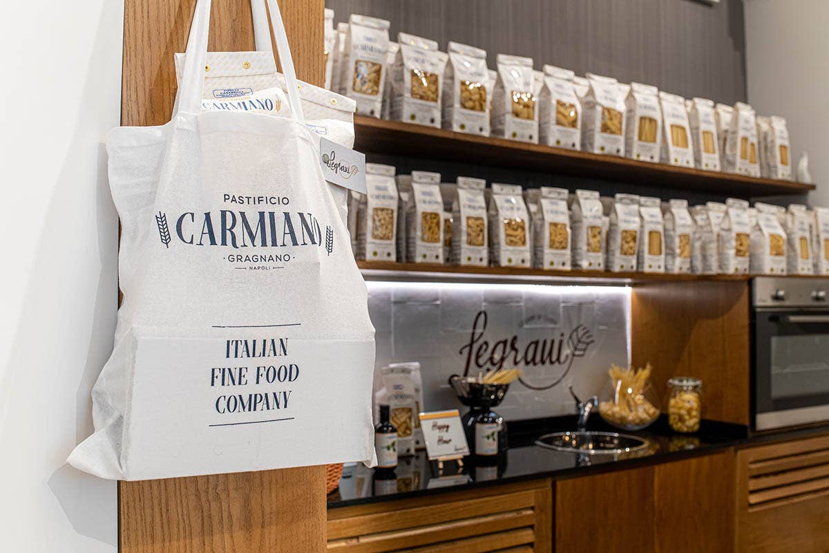 Da una parte il pane, dall’altra la pasta. Foto: Aurora Scotto di Minico Panificio, cucina o bistrot? Tutti e tre da Legrani a Napoli