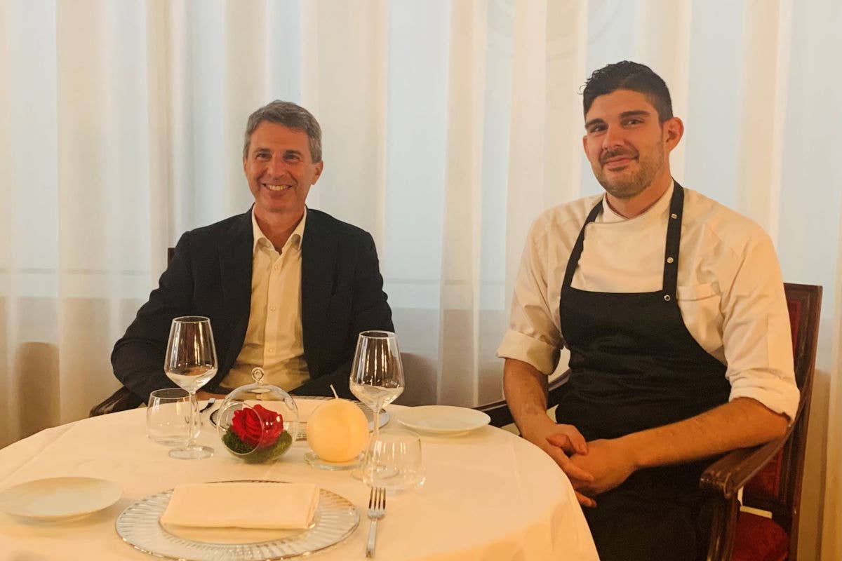 Lo chef Davide Ferraresi con Sergio Legrenzi, fondatore con Stefano Pierotto di Kis Management 