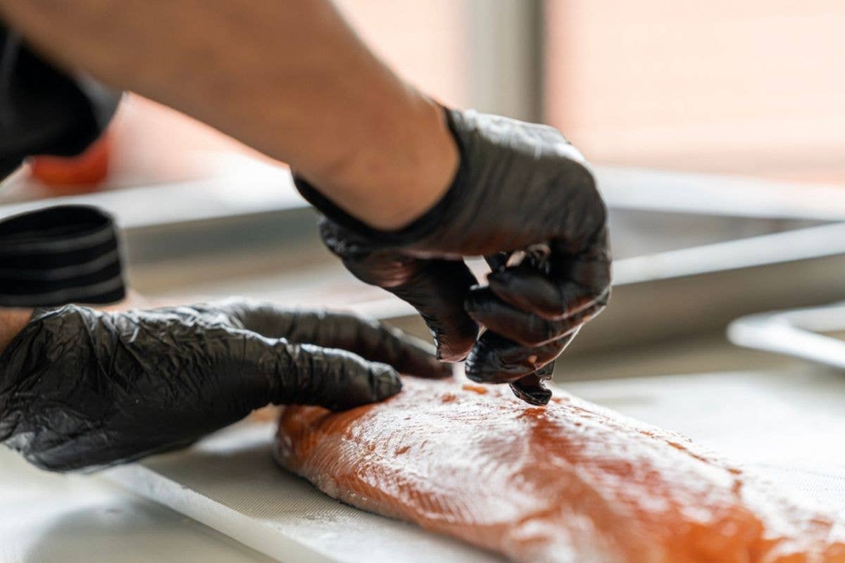 Di chi è la colpa se mi faccio male mangiando al ristorante? Cosa dice la legge