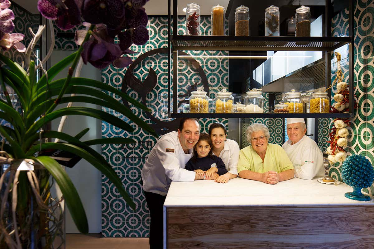 La famiglia De Gregorio Lo Stuzzichino, osteria napoletana che sa di casa