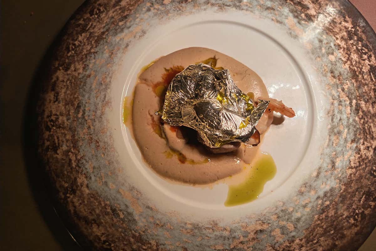 Due cucine, un palcoscenico: viaggio sensoriale in una cena milanese a 4 mani