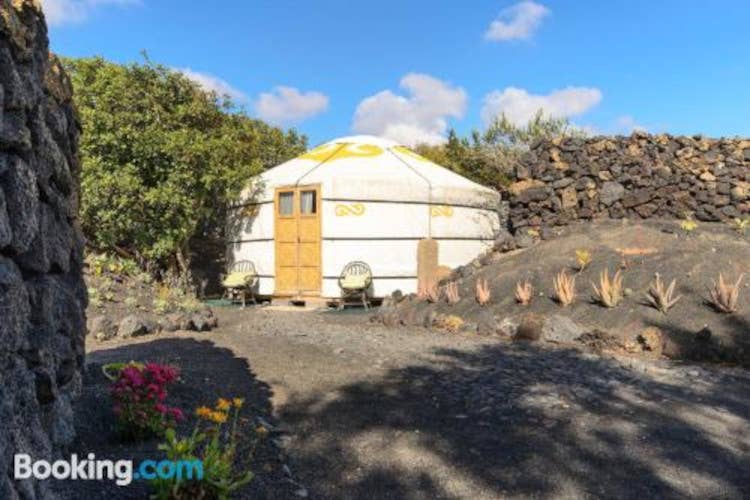 Una Yurta a Lanzarote (foto Booking.com) Location originali per una notte da non dimenticare