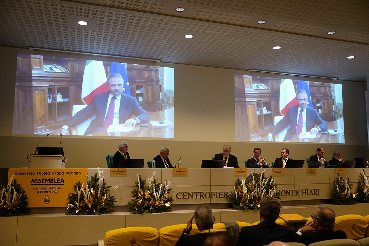 Il ministro Lollobrigida in collegamento da Roma con l'Assemblea del Consorzio Grana Padano Francesco Lollobrigida: «Grana Padano un lavoro eccezionale»