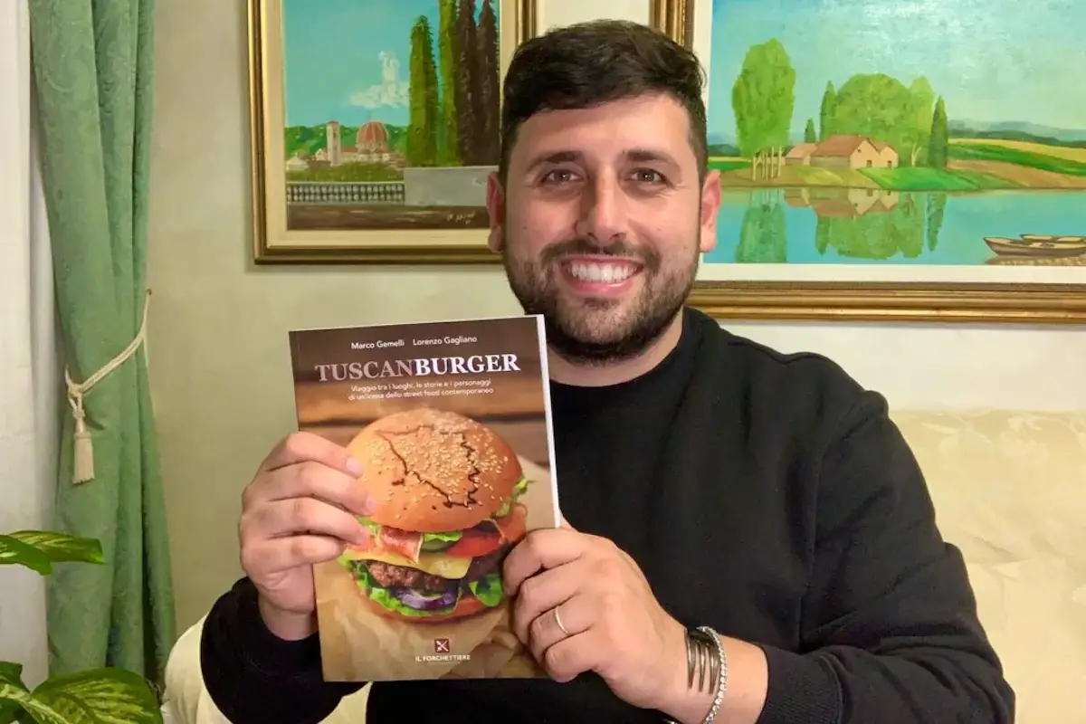 Lorenzo Gagliano con il suo libro 