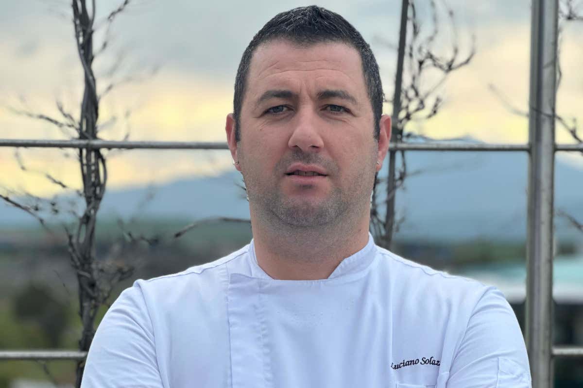 Abbiamo sollevato la toque a Luciano Solazzo: esigente, disciplinato, creativo Abbiamo sollevato la toque a Luciano Solazzo: esigente, disciplinato, creativo