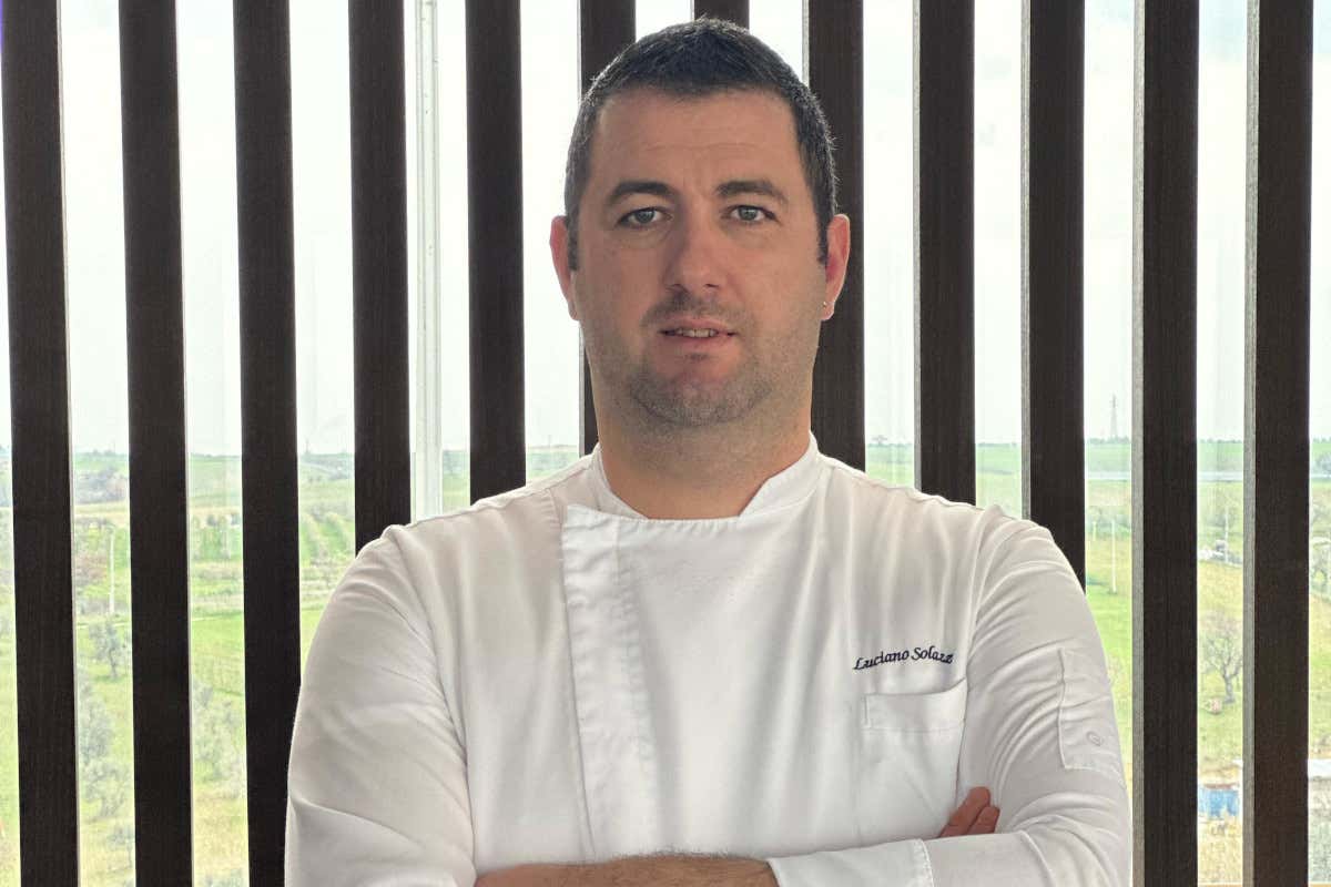 Abbiamo sollevato la toque a Luciano Solazzo: esigente, disciplinato, creativo Abbiamo sollevato la toque a Luciano Solazzo: esigente, disciplinato, creativo