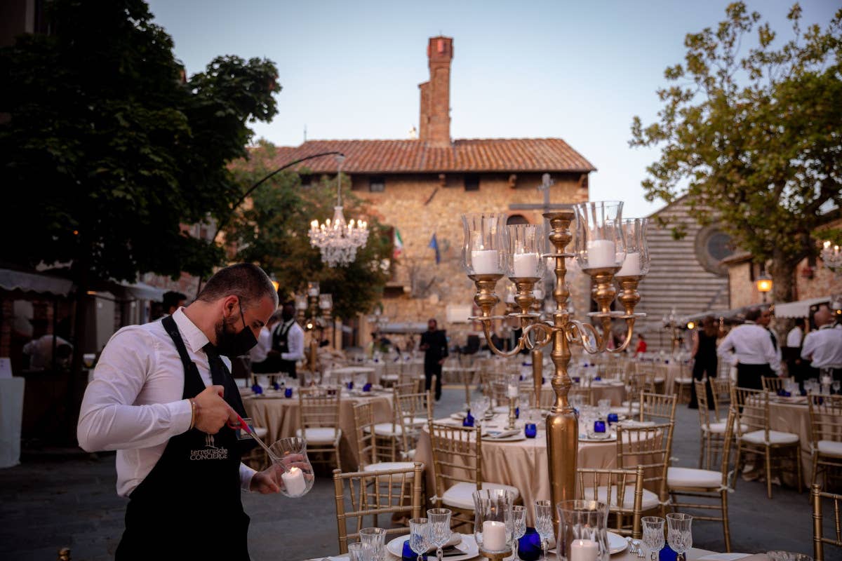 Cena sotto le stelle a Lucignano nella piazza dei desideri