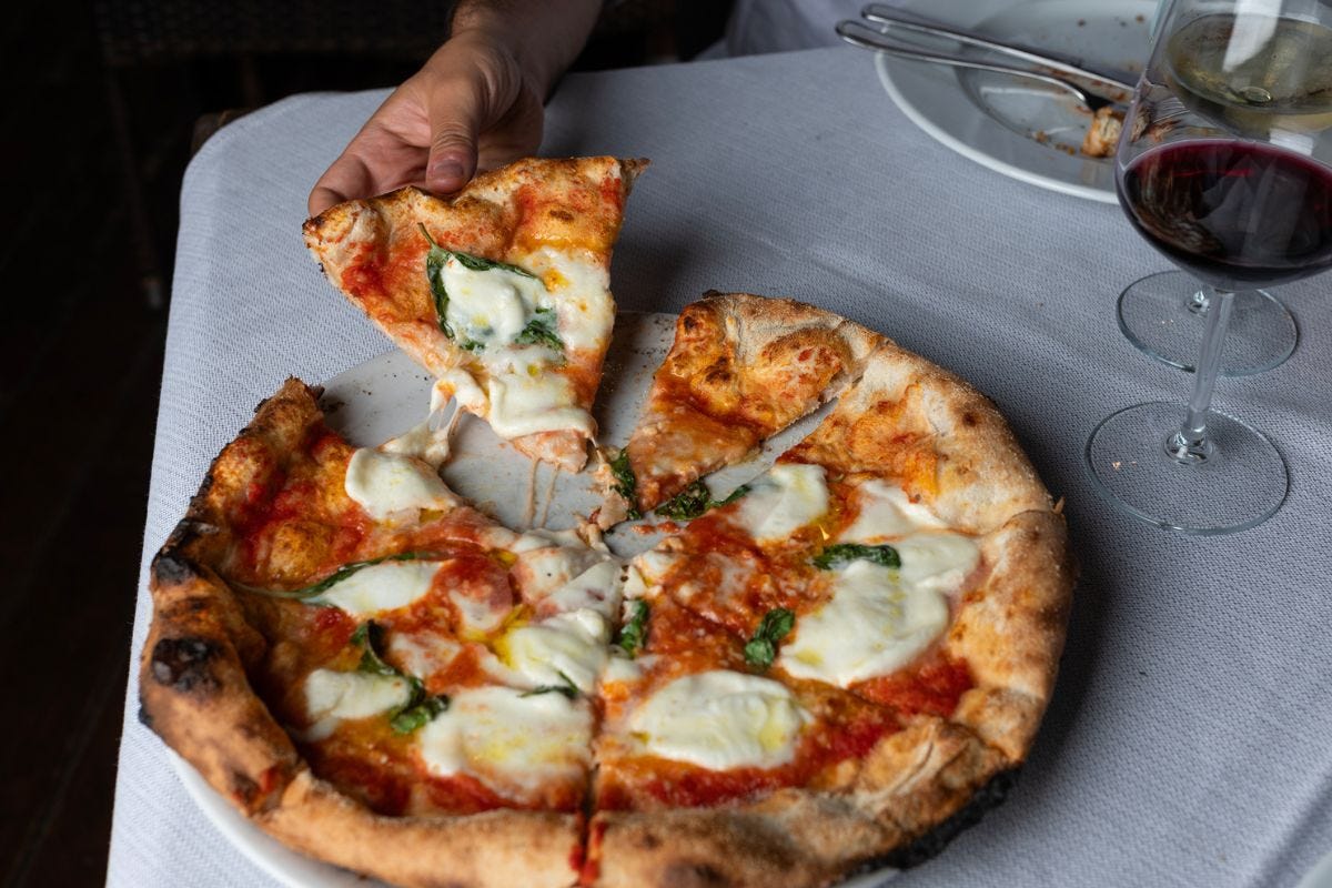 Una delle migliori pizzerie del viterbese è Mactra, nel borgo di Vitorchiano