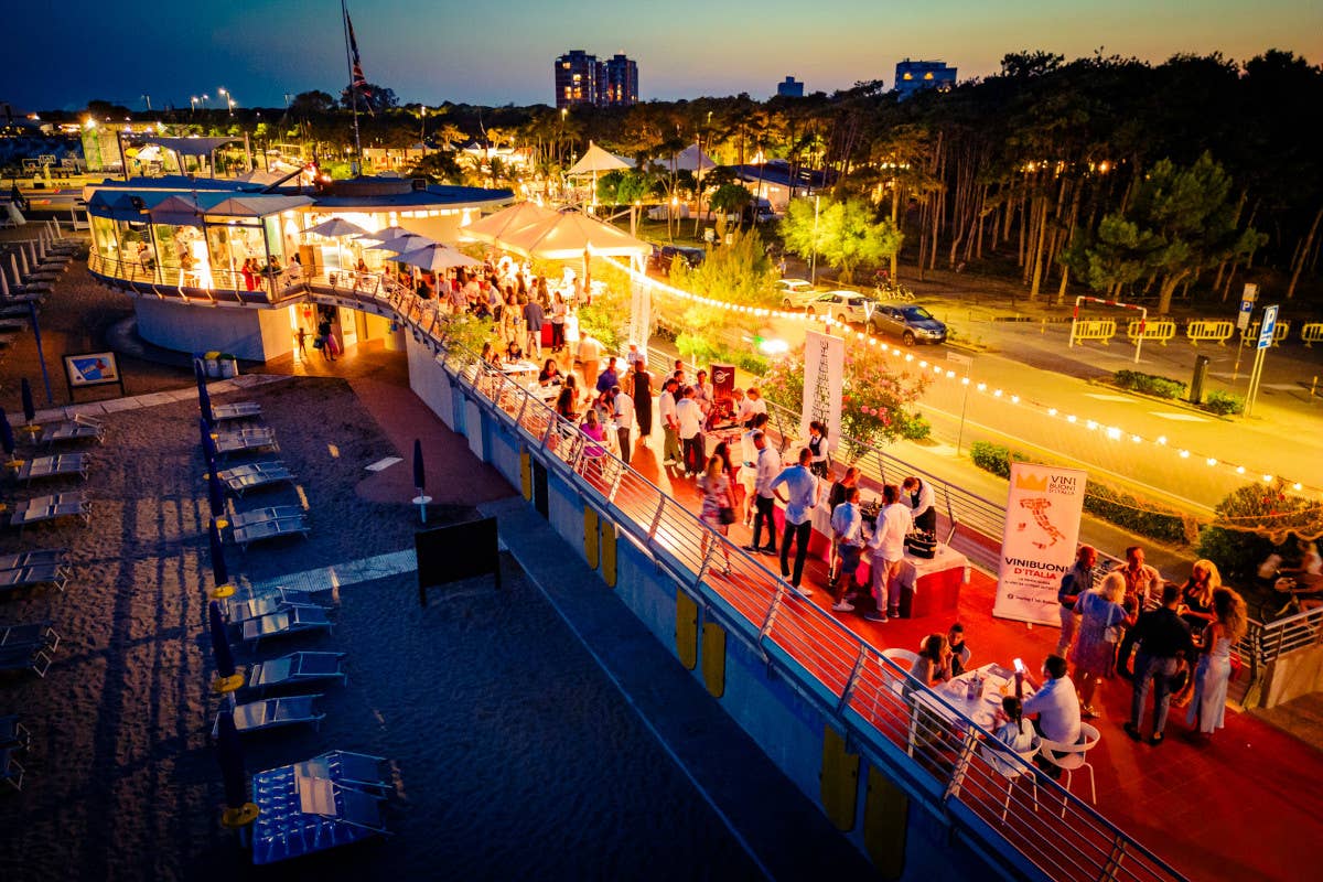 “Un mare di gusto” a Lignano una cena con 150 vini italiani e specialità friulane