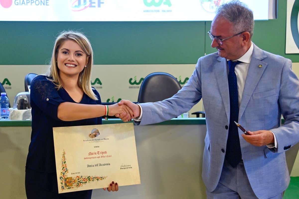 Al via i corsi per i primi Sommelier del Tartufo in Italia: connubio di Cultura e Passione Al via i corsi per i primi Sommelier del Tartufo in Italia: connubio di Cultura e Passione