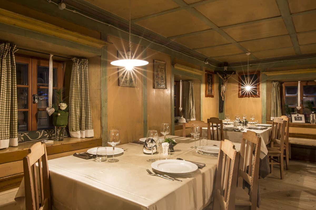 Accoglienza calorosa e cucina ladina al [[Maso Runch]] in Val Badia