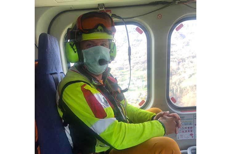 Soccorso Alpino ValdostanoLa mascherina che arriva dall'alto