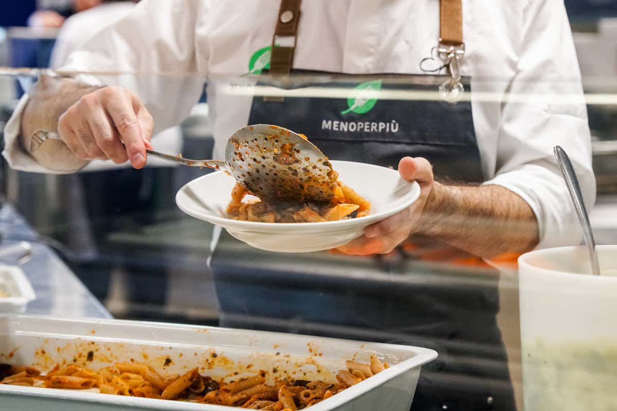 Le mense universitarie che “inquinano” meno col cibo? Pisa in testa, poi Siena