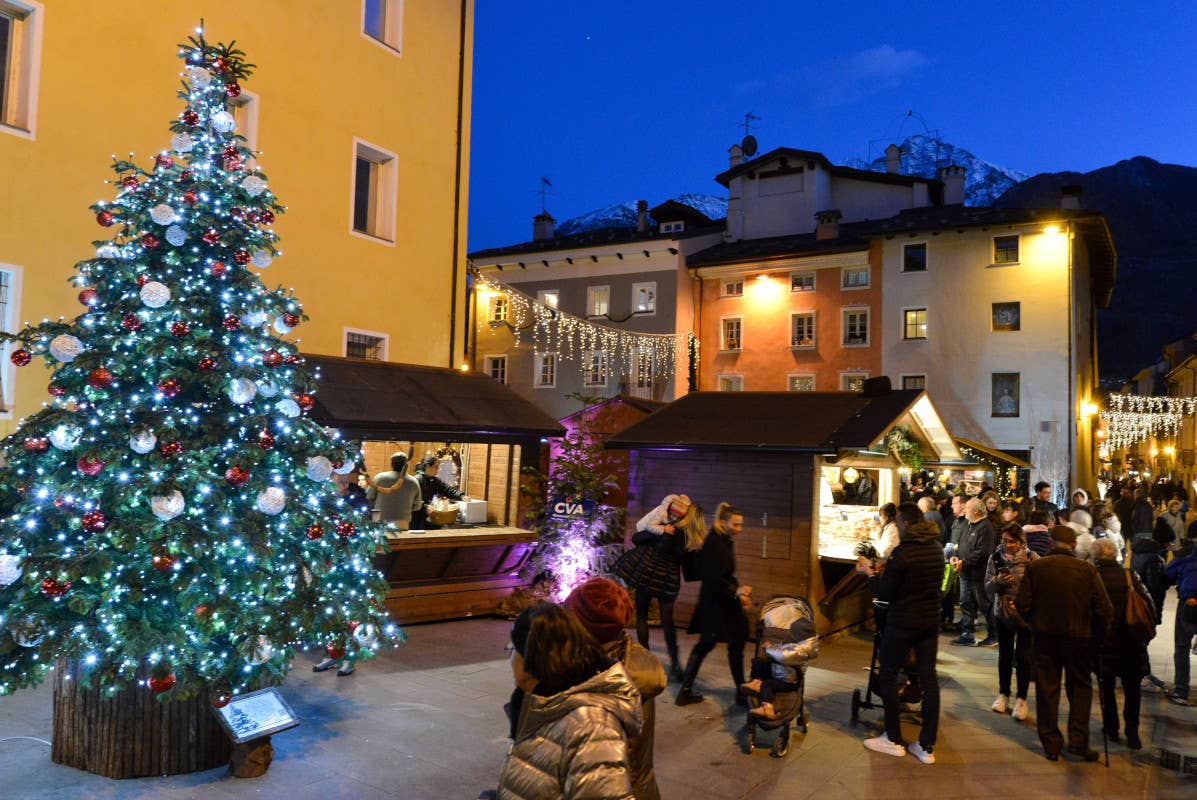 La Valle d'Aosta si veste per Natale. Via ai mercatini