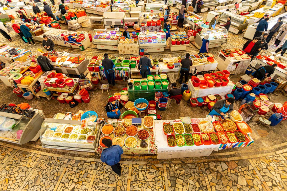 Uzbekistan: colori, mercati e incroci di culture diverse tra spezie, frutta e vino