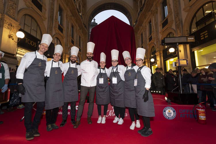 (Milano, un panettone da guinnessIn Galleria l’opera di Chocolate Academy)