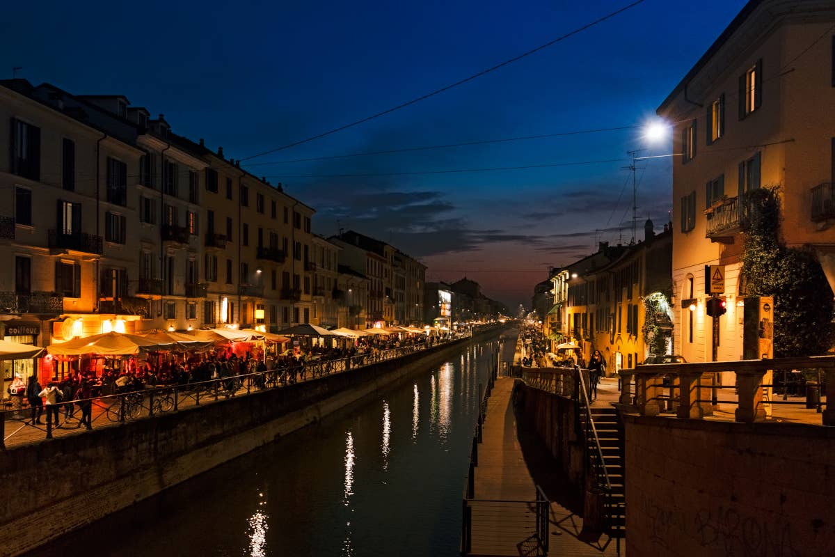 Movida a Milano tra nuove regole e zone rosse: ecco cosa cambia