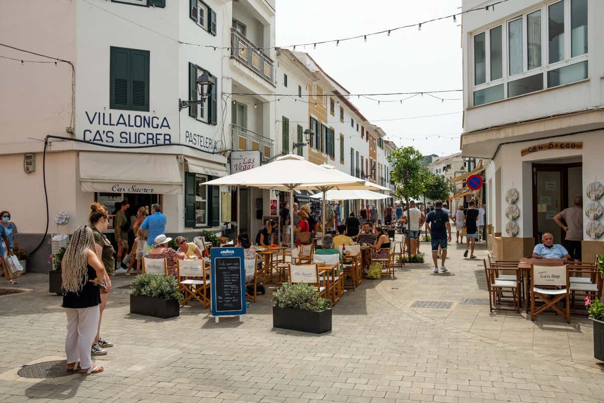 Vacanze a Minorca, i consigli per dormire e mangiare lontano dagli all-inclusive