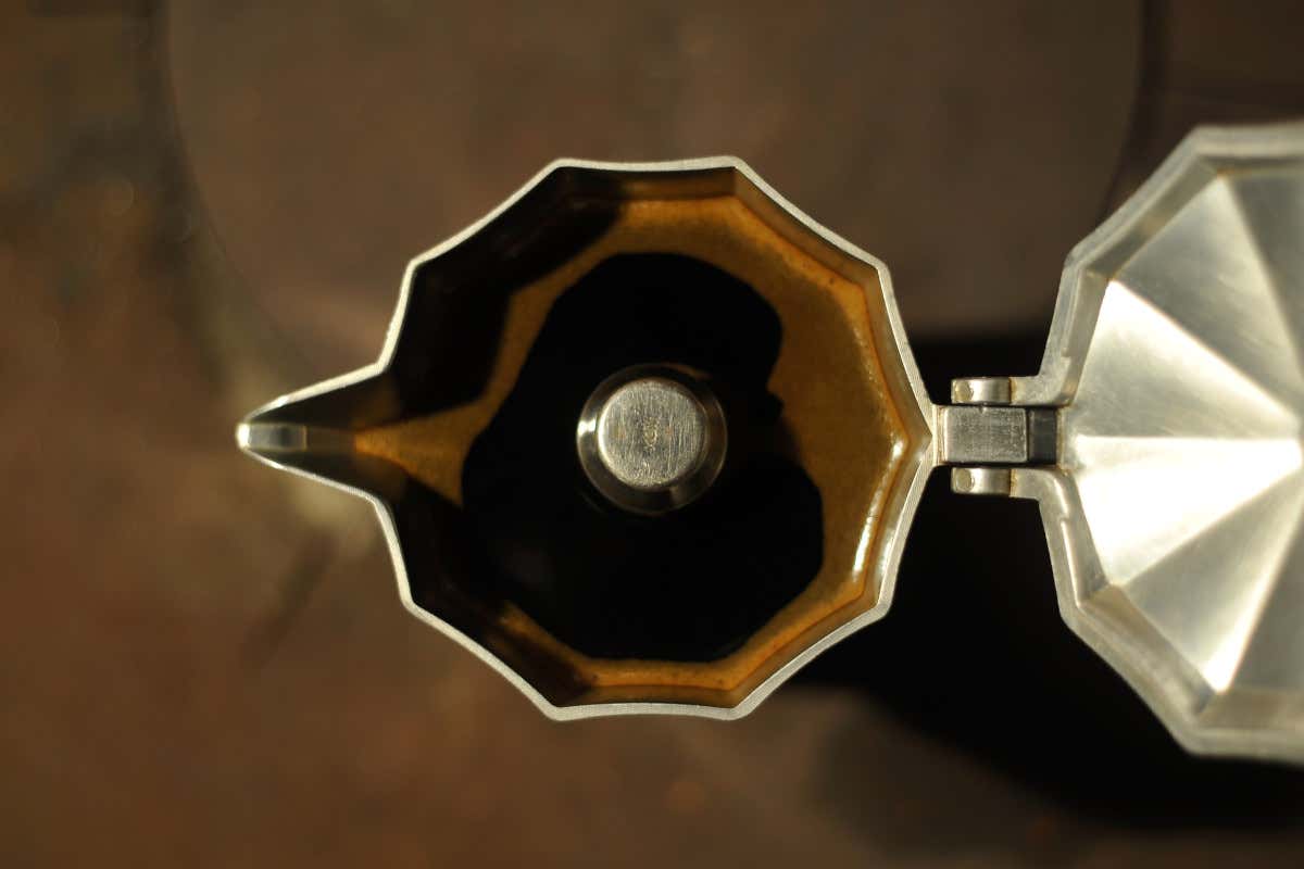 Moka perfetta: ecco i gesti sbagliati che rovinano il caffè (e come evitarli) Moka perfetta: ecco i gesti sbagliati che rovinano il caffè (e come evitarli)